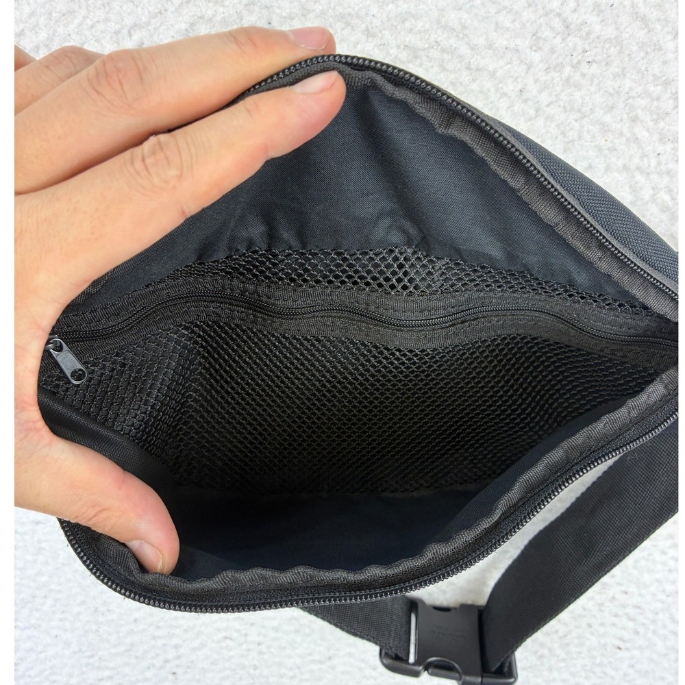 Nike Hip Pack Fanny Pack Black White Waist Bag Travel Adjustable Strap Casual - Picture 5 of 9